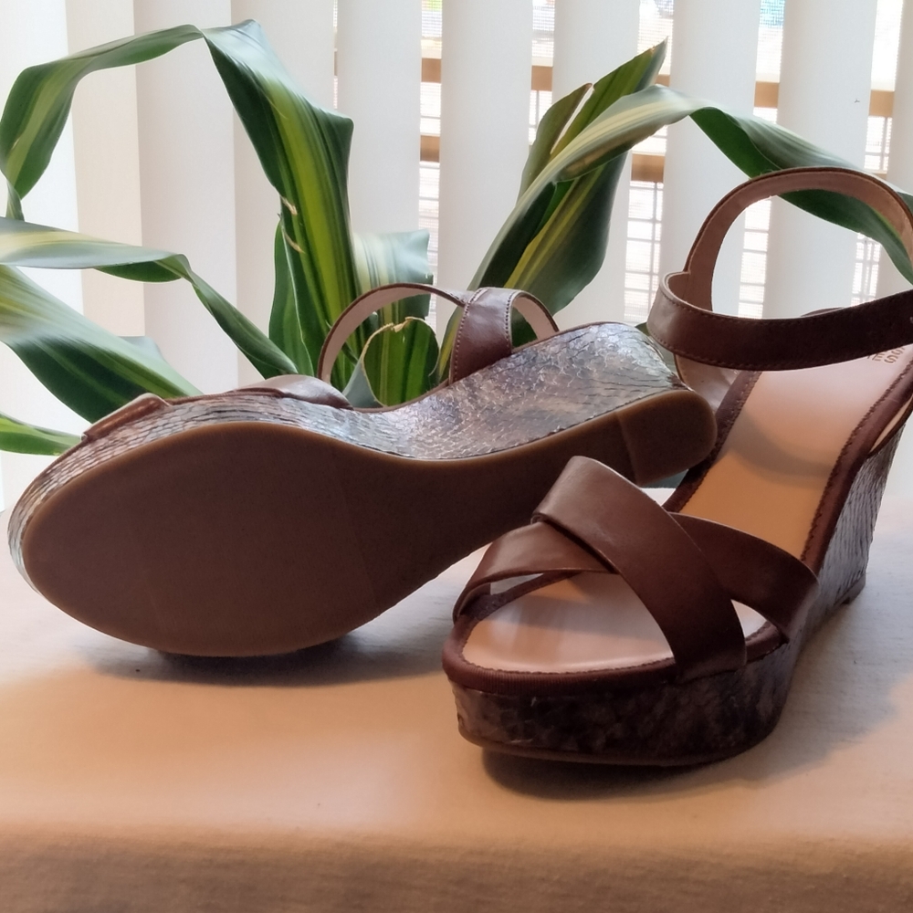 Platform sandal - Picture 4 of 4